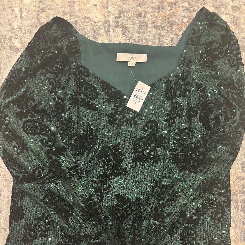 LOFT Green Sequin Velvet Floral Top – Size Small – NWT